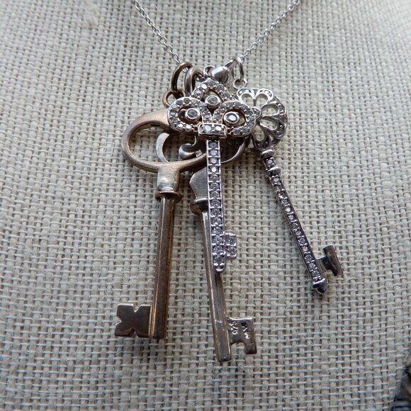 Sterling Silver Keys Pendants and Chain - Picture 8 of 16